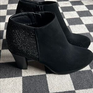 Mari A. Chic Black Ankle Boots with Studded Detail size‎ 8.5